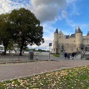oneluxstay-at-antwerp-city-centre.brusselshotelsbook.com/