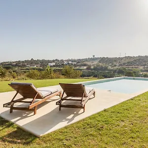 https://quinta-da-varzea-do-farelo.hotelaalgarve.com