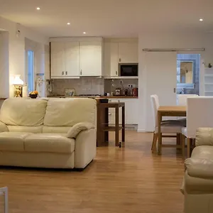 7ti7-telhal-studio-apartment.hotels-lisbon-portugal.com/